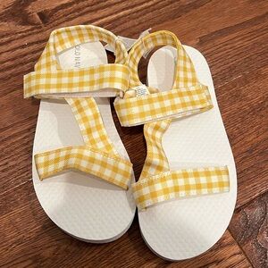 Old Navy Asymmetric Cross Strap Sandals for Girls in Yellow Gingham